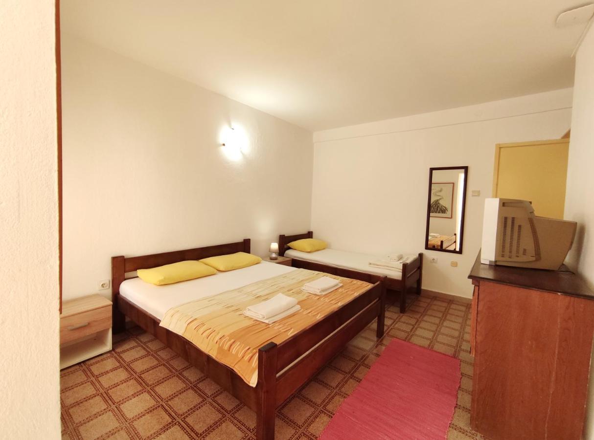 Fisherman House Apartments Rafailovici Room photo