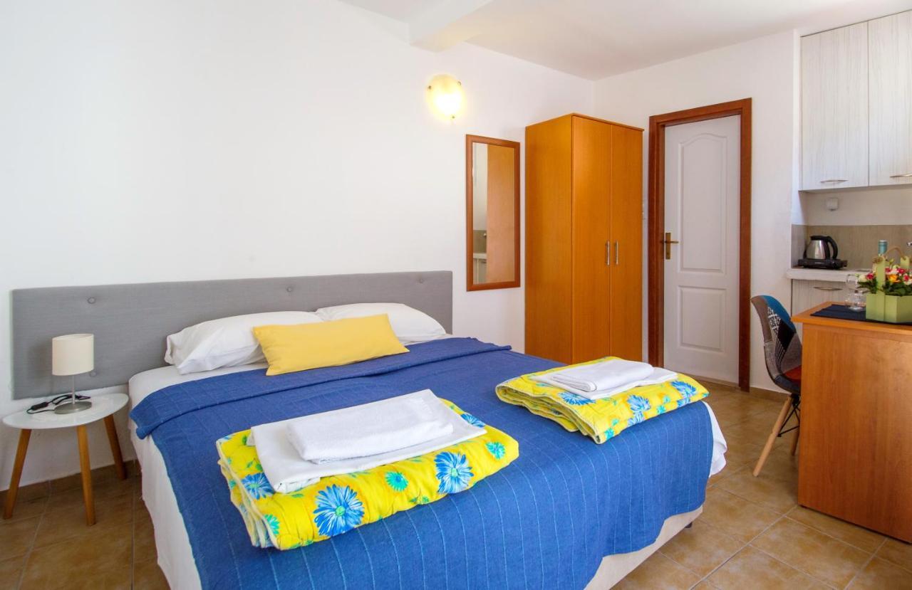 Fisherman House Apartments Rafailovici Exterior photo