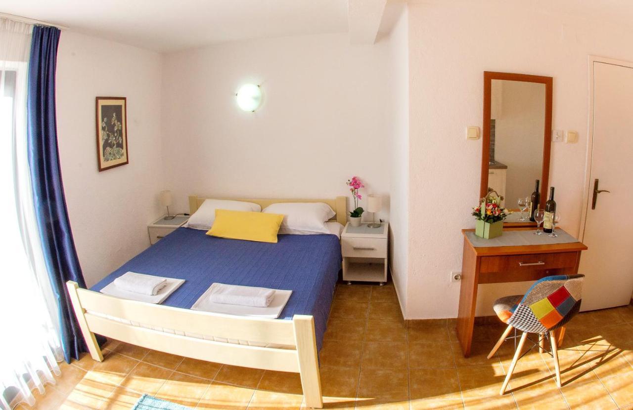 Fisherman House Apartments Rafailovici Exterior photo