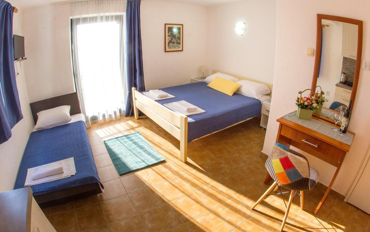Fisherman House Apartments Rafailovici Exterior photo